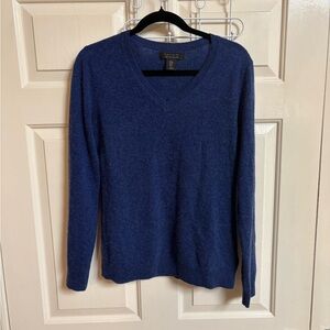 Tahari 100% 2-Ply Cashmere Classic Fit V-Neck Light Weight Sweater